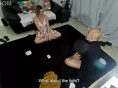 游戏结束她全裸满身精液😏