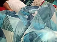 Estaba Acostado Y Descubrí Que En Mi Cama Estaba Mi Hermanastra También No Pude Evitar Follarla Antes De Irme Al Trabajo