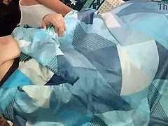 Estaba Acostado Y Descubrí Que En Mi Cama Estaba Mi Hermanastra También No Pude Evitar Follarla Antes De Irme Al Trabajo