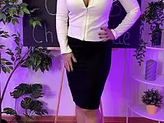 Sisi Feels Sexy In Nylon Pantyhose At The Club