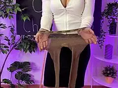 Sisi Feels Sexy In Nylon Pantyhose At The Club