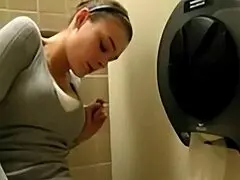 Mommy quickly cums in the toilet during amateur orgasm