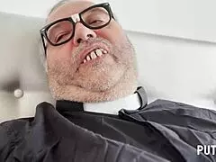 Putalocura - la rebelde estudiante claudia garc�a confiesa sus pecados tragando lefa