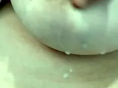 Milf Italiana Scarica La Tetta Dura E Piena Di Latte Caldo