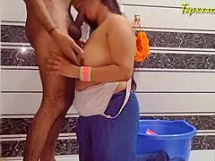 हॉट देसी भाभी की बाथरूम में दर्दनाक चुदाई।