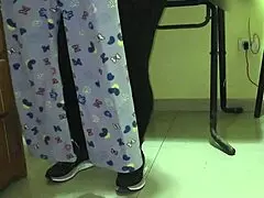 Empleada venezolana coqueteando