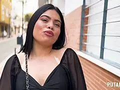 Putalocura сервитьорка Макaрена търси работа и свършва на чукане в улички