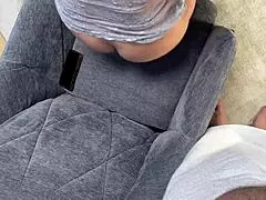 Minik Esmer Öğretmen Büyük Yarraklı Adamı Orgazmsız El İşine Tahrik Ediyor