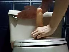 Montando Mi Dildo Antes De Darme Una Ducha