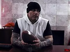 큰 젖 밀프가 18+ 젊은 운동선수 하드코어 젖 펠라 해주는 거 봤어?