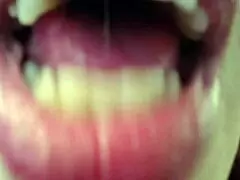 Buzz buzz, fik nyt sexlegetøj, vil du se mig buzz min behårede fisse?