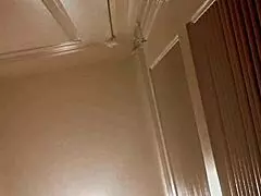 Nemůžu uvěřit, jak se ta zralá kunda promočí od prstění.