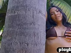 I admire big booty Asian babe Jada Kai exposing her sexy body and perfect tits, posing naked as a milf