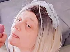 une bonne facial pour une soubrette dépravée 😈