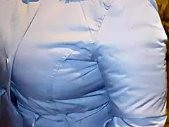 Madura culona con hilo rojo en la calle!