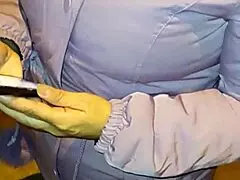 Madura culona con hilo rojo en la calle!