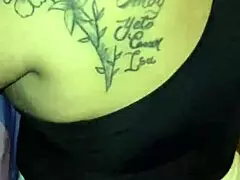 Madura culona con hilo rojo en la calle!