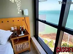 acordei cheia de tes�o e na massagem n�o resistir e chupei o massagista enquanto me masturbava com dedinhos no meu cu