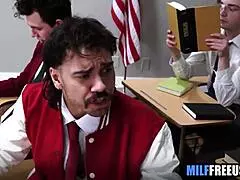 מורה שחורה משומשת כמו צעצוע חינם