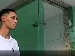 Enteado Novinho Fodeu a Madrasta Rabuda ao Sair do Banho Video Completo no Red Sheer