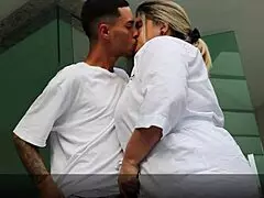 Enteado Novinho Fodeu a Madrasta Rabuda ao Sair do Banho Video Completo no Red Sheer