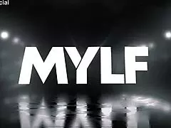 sharing the freeuse mylf at a chic restaurant, double penetration on the desk 😏