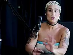 Tem Um Público Misto À Milf Pegou Um Que Brocou E Já Passou Muita Raiva Por Isso Escolhe Suas Batalhas - Just Joana Watch On Sheer Red