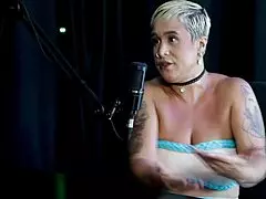 Tem Um Público Misto À Milf Pegou Um Que Brocou E Já Passou Muita Raiva Por Isso Escolhe Suas Batalhas - Just Joana Watch On Sheer Red