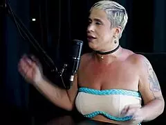 Tem Um Público Misto À Milf Pegou Um Que Brocou E Já Passou Muita Raiva Por Isso Escolhe Suas Batalhas - Just Joana Watch On Sheer Red