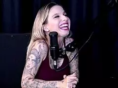 Tem Um Público Misto À Milf Pegou Um Que Brocou E Já Passou Muita Raiva Por Isso Escolhe Suas Batalhas - Just Joana Watch On Sheer Red