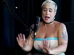 Tem Um Público Misto À Milf Pegou Um Que Brocou E Já Passou Muita Raiva Por Isso Escolhe Suas Batalhas - Just Joana Watch On Sheer Red