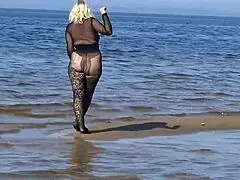 black style- flashing on the beach in public fetish