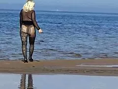 black style- flashing on the beach in public fetish