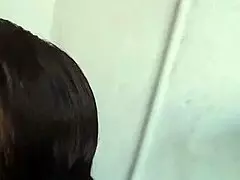 Entro a la Ducha de Mi Hermanastra Caliente para Follarla Duro por Ese Coño Estrecho - Porno en Español.