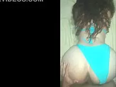 Follada a hermosa nalgona en cuatro patas con su pequeño bikini azul