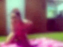 Olasz mostanya Artemisia Love tökéletes meztelen testét mutatja kint, miközben nedves és dögös