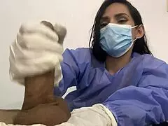 a mi paciente se le puso dura, no me resistí