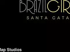 גוף נטזינה מורנה מנוגד לבנות ברזילאיות אחרות