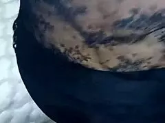 Señora nalgona en licra brillosa