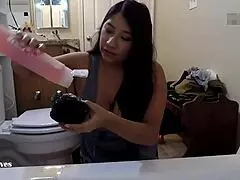 Giving my good boy bath cum on stepmom taboo hand job and cock sucking 😈
