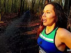 reife deutsche joggerin im park angequatscht und zum schnellen fick �berredet