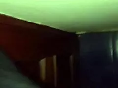 encuentro a mi madrastra en mi habitacion y aprovecho