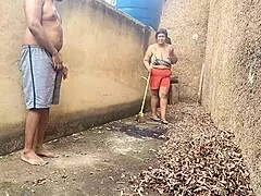 Madrasta � Fudida No Quintal De Casa Enquanto Todos Os Vizinhos Assistem