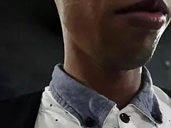 Me encierro con esta morena que le ofrezco dinero