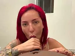 Rapid mama vitregă îmi suge pulă și mă lasă să bag în curul ăsta delicios înainte să vină cineva