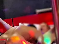 comendo a casada de p na cama com o cuckold olhando