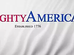 טיפאני מדיסון מחליפה דילדו על זין אמיתי בפעולה לוהטת! 🔥