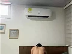 le doy buena compania a mi hermanastro hasta cabalgar su polla