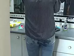 Great Cumshot On Stepmom's Ass In Jeans With Two Cameras Recording