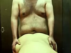 Gozando la jugosa verga del jefe de mi esposo mientras no está en casa, tetona natural eva hotwife 😈